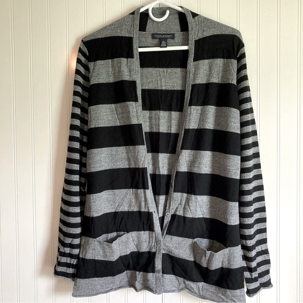 NWOT Banana Republic Women’s Light Weight Cardigan Size L